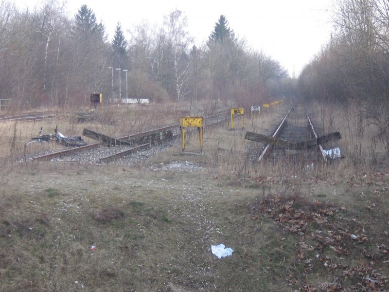 Ehemalige Rangiergleise der MAN Mnchen Karlsfeld, Unterbrechung der Strecke durch neuen Zugang zum S-Bahnhof Karlsfeld