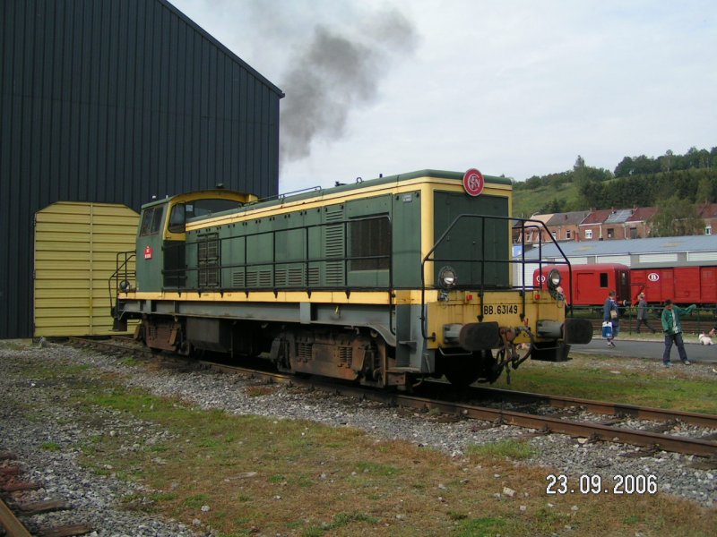 Ehemalige Rangierlok der SNCF, heute im Dienst des Vereines CFV3V, abgestellt beim Eisenbahnmuseum in Treignes. 23.09.06  