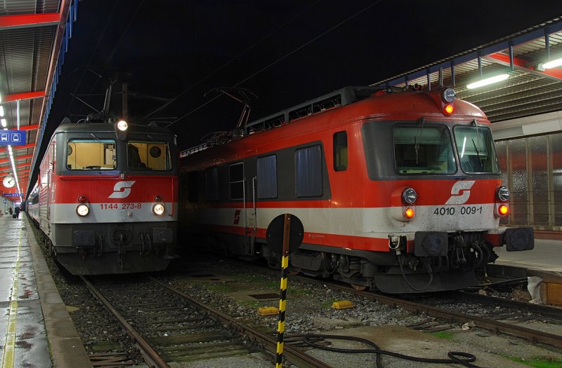 Ehemalige Schienenstars am 23.12.2008 in Wien S�d vereint. 1144 273 hat soeben den IC 656  Wiener Tafel  von Graz nach Wien gebracht, w�hrend 4010 009 auf die Abfahrt als IC 15537 nach Villach wartet.
