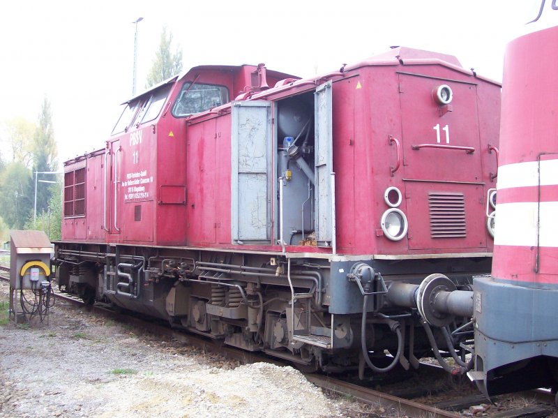 Ehemalige V100 (DR) der PBSV Verkehrs GmbH. Lok 11. Abgestellt am ehemaligem Bw Rosenheim. Aufgenommen am 13.10.07.