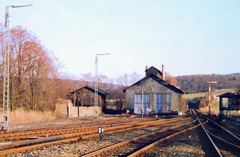 Ehemaliger Bahnbetriebsbereich in Grvenwiesbach - rechts die Ausfahrt Richtung Wetzlar, 1. Hlfte der 1980iger Jahre.