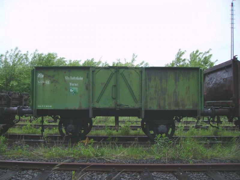 Ehemaliger Gterwagen der Wormser Hafenbahn Bauart Schwerin in Darmstadt.