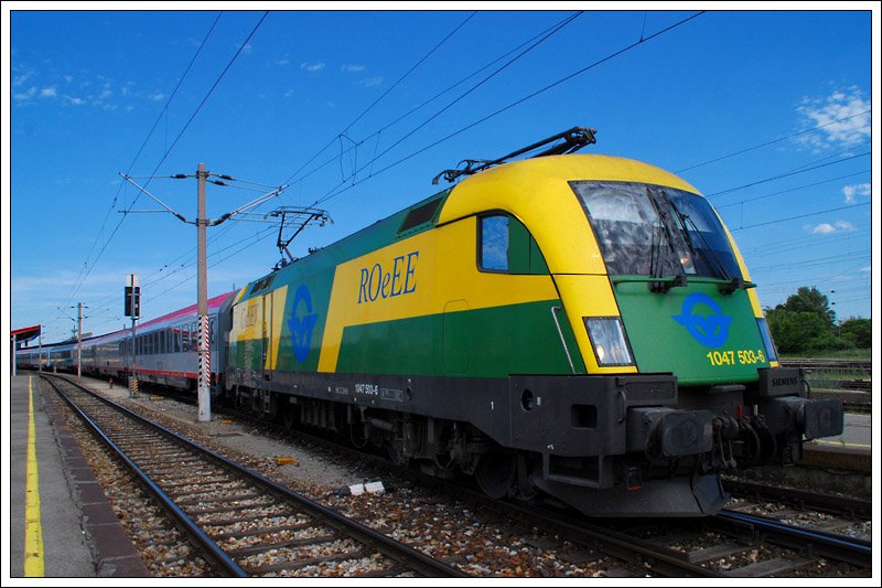 Eher selten auf der Sd anzutreffen, die Maschinen der GySEV, die in sterreich zwecks Kilometerausgleich zum Einsatz kommen. Am 14.6.2009 bespannte 1047 503 den EC 159 Croatia (Wien-Zagreb) bis zum Grenzbahnhof Spielfeld-Stra. Die Aufnahme entstand bei der Ausfahrt aus Wien-Sdbahnhof.