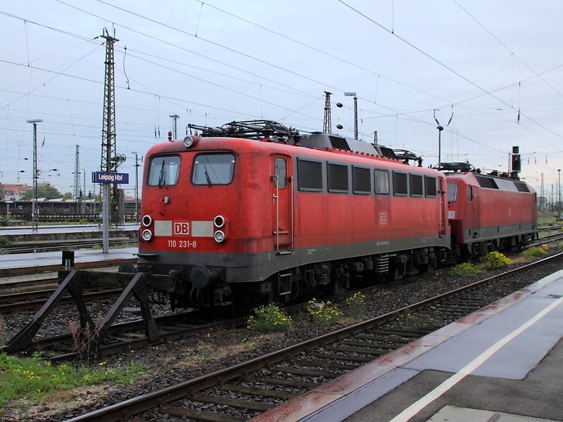 Eher selten gibt es eine Kasten-110 in Leipzig zu sehen. Am 10.10.2009 stand 110 231-8 neben einer 120er abgestellt im Bahnhof.