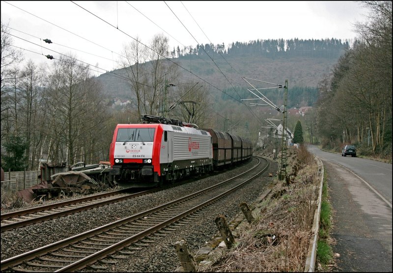 Eigentlich wollte ich sie heute Morgen in Werdohl mit dem Stativ empfangen...doch alles  musste  ja anders kommen. 189 093 wird mit dem Leerzug, von Elverlingsen, bei Altena (Westf) abgelichtet. (07.03.2008)