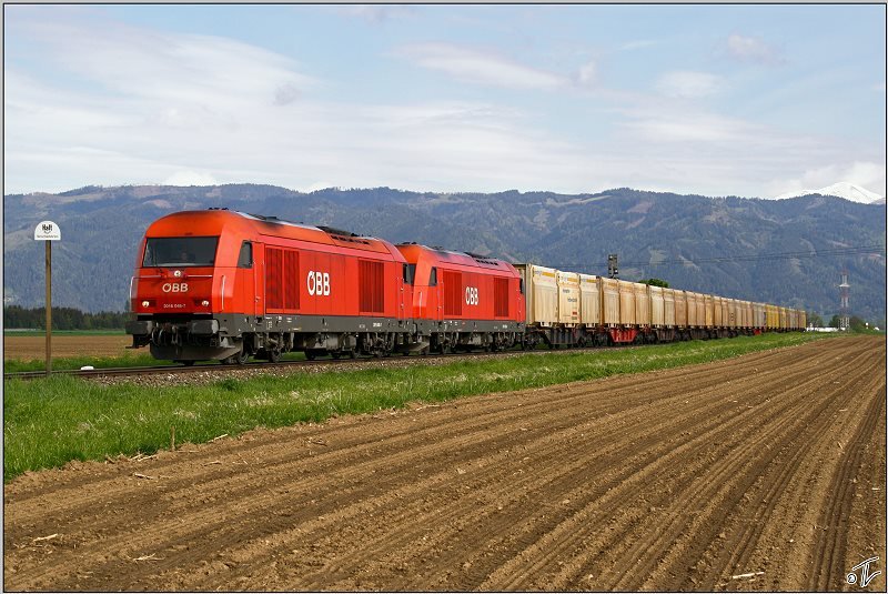 Ein 2016er Tandem fhrt mit dem Hackschnitzelzug 55555 von Zeltweg nach Frantschach.
Weikirchen 05.05.2009