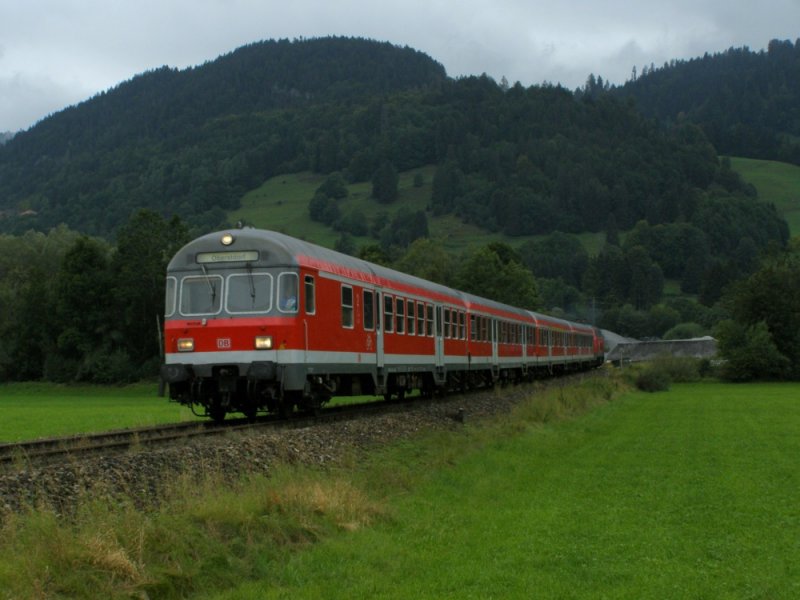 Ein von 218 239 geschobener Karlsruher Kopf kurz vor Oberstdorf. Aufgenommen am 07.09.07.