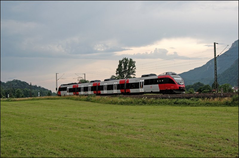 Ein 4024er ist als RB 5125 von Rosenheim nach Telfs-Paffenhofen unterwegs. (03.07.2008)
