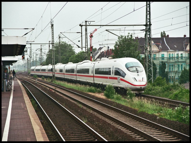 Ein 403er eilt bei Kln Kalk West Richtung Frankfurt/Main. Aufgenommen am 27.05.07
