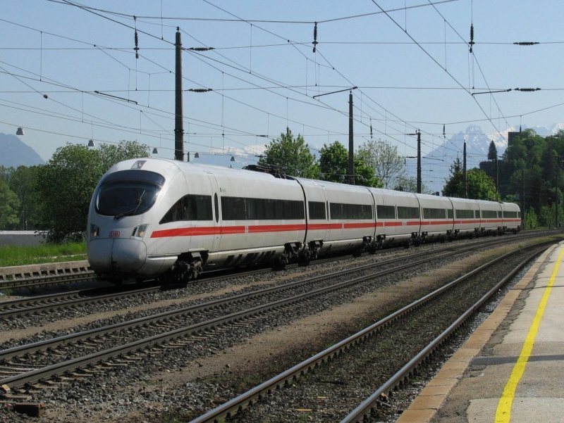 Ein 411 durchfhrt am 9.5.2008 als ICE 562 Brixlegg.