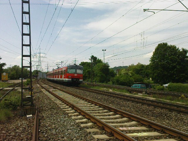 Ein 420er zischt ab in Richtung Stuttgart.