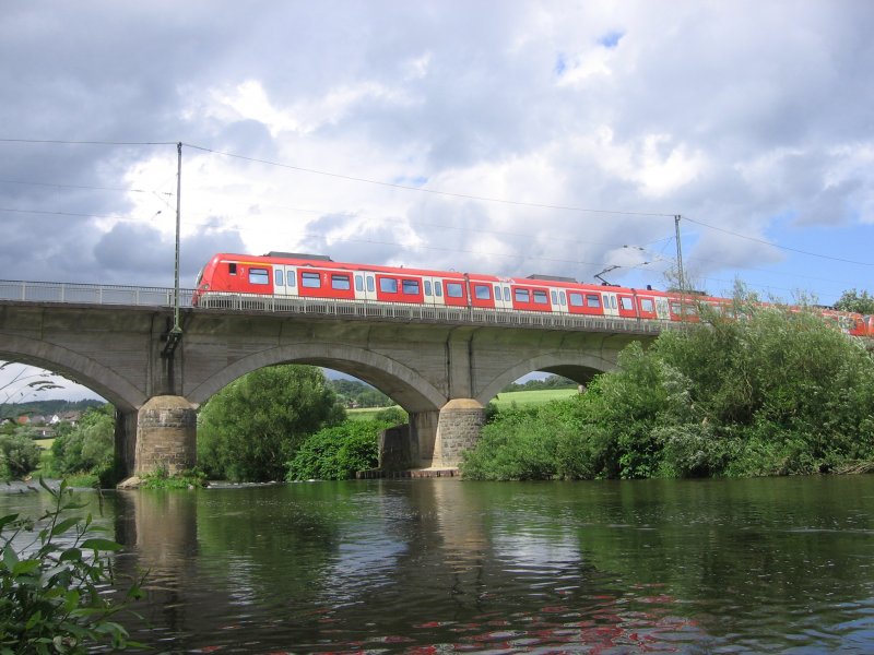 Ein 423 berquert am 16.06.2007 ein Siegbrcke zwischen Blankenberg und Merten als auf dem Weg nach Dren.