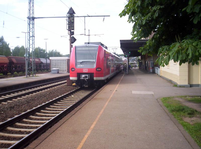 Ein 425 als RB 33 im Bahnhof von Herzogenrath.