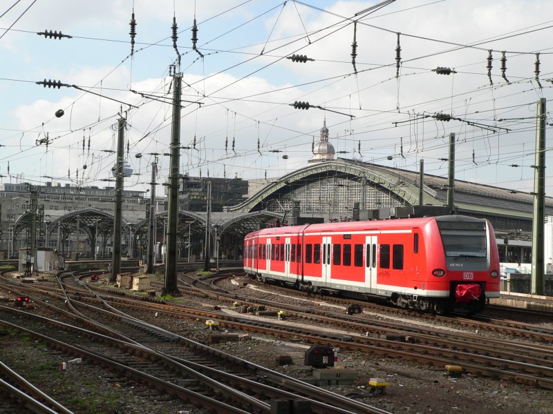 Ein 425er verlsst den Klner Hauptbahnhof am 10.3.2007