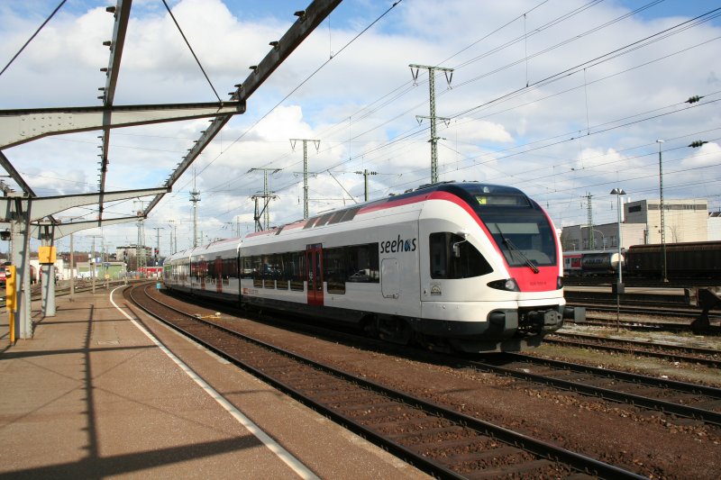 Ein 526 655-6 am 22.3.2008 im teilweise abgedeckten Bahnhof von Singen(Htw).