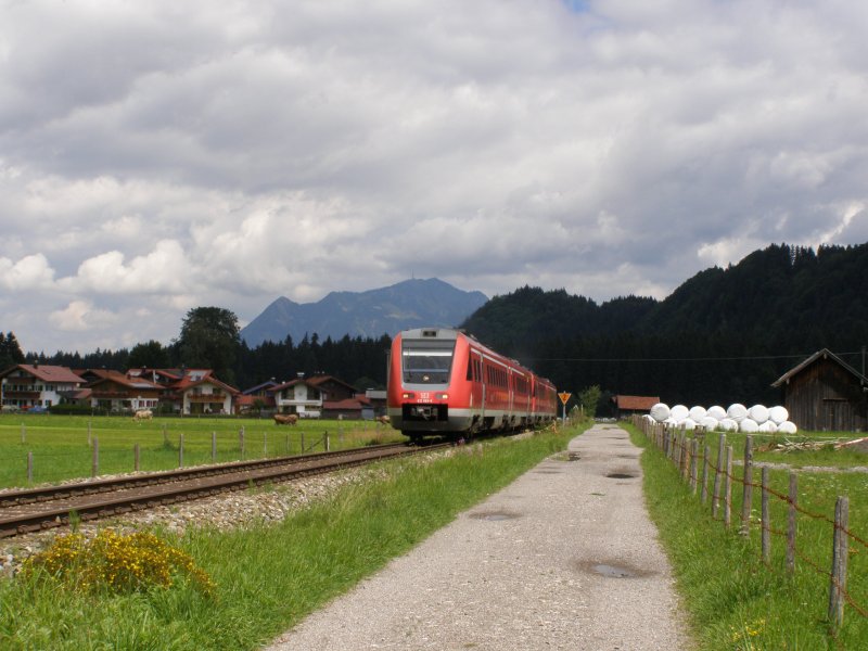 Ein 612 rast bei Langewang richtung Oberstdorf.