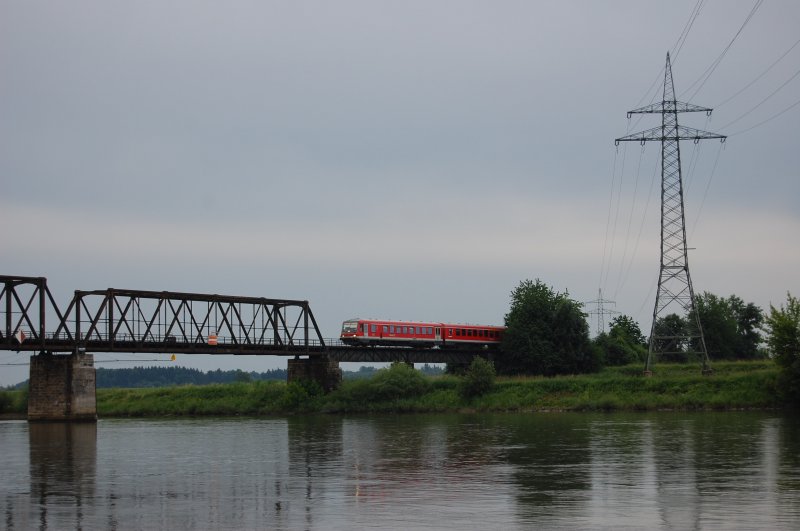 Ein 628 auf der Danaubr�cke bei Bogen am 08.06.2008