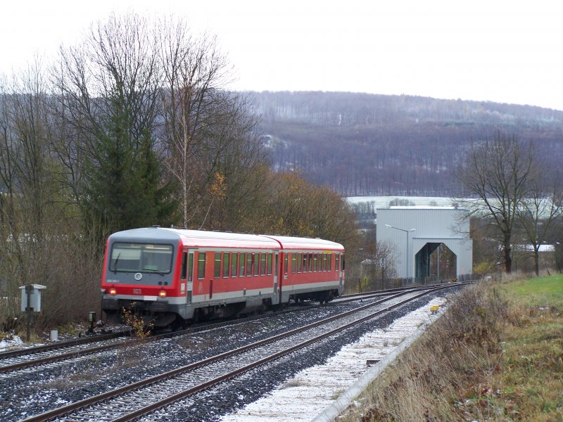 Ein 628er aus Ulm Hbf nach Ellwangen, verlsst den Bahnhof Oberkochen. Aufgenommen am 09.11.07