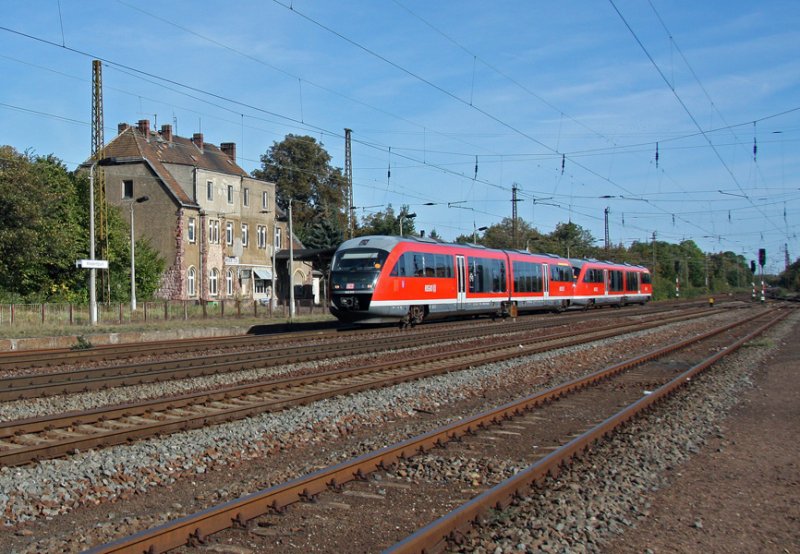 Ein 642er Prchen mit Fahrtziel Gera bzw. Saalfeld(Saale)durchfhrt am 09.10.2009 den Bahnhof Leipzig-Wiederitzsch.