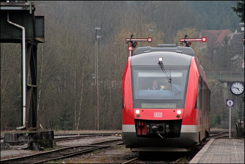 Ein 648 1. fhrt mit der Zugnummer RB52, (RB 29283)  Volmetalbahn  aus Dortmund Hbf komment, in Brgge(Westf) ein. Nach einem Richtungswechsel geht es zum Zielbahnhof Ldenscheid. (11.04.2008)
