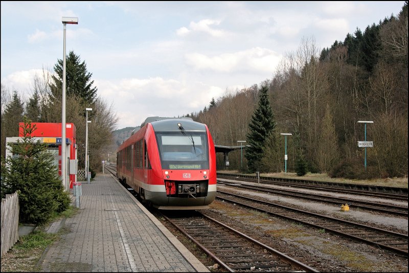 Ein 648 1. wartet als RB52 (RB 29286)  Volmetalbahn  in Brgge(Westf) auf die Abfahrt nach Dortmund Hbf. (08.04.2008)