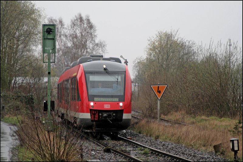 Ein 648er erreicht, bei typisch Sauerlndischen Wetter, als RB54 (RB 29453)  Hnnetalbahn  von Frndenberg komment den bergabebahnhof Horlecke. Ziel des Zuges wird Neunrade sein. (05.04.2008)

