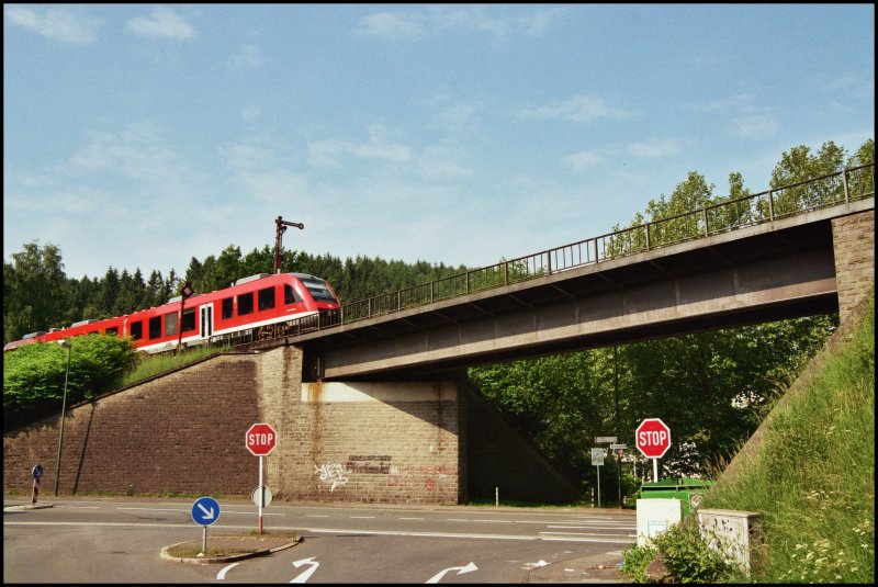 Ein 648er fhrt am Morgen des 08.06.07 als RB52  Volmetalbahn  nach Ldenscheid. Aufgenommen beim Einfahrtssignal in Brgge (Westf).