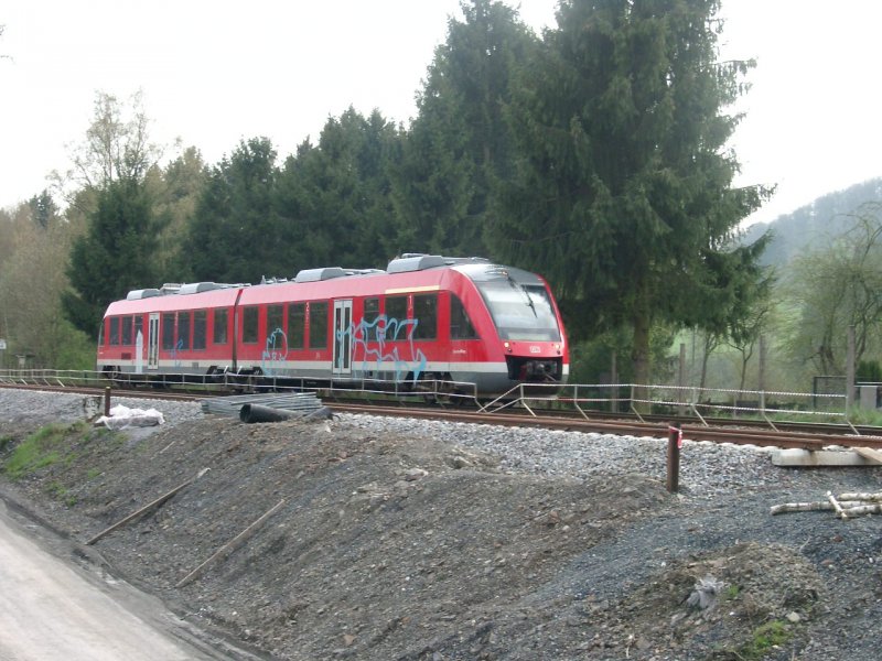 Ein 648er in Richtung Arnsberg. Fhrt auf dem anderen Gleis, wegen Brckenarbeiten.