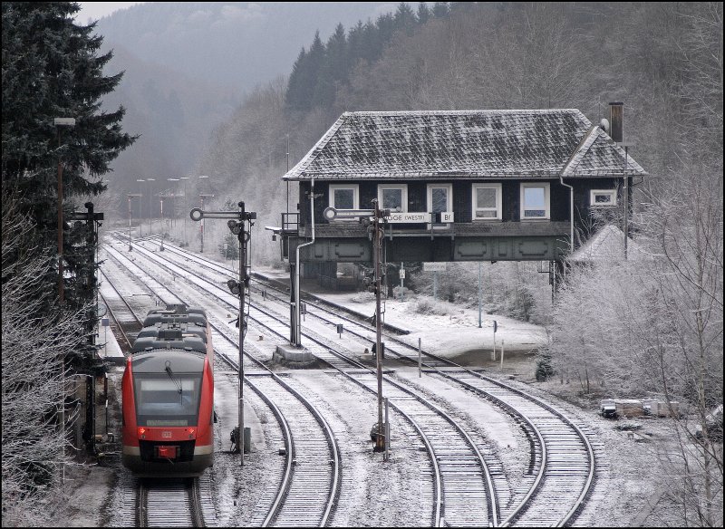 Ein 648er rollt als RB52 (RB 29280)  Volmetalbahn  in den leicht verschneiten Bahnhof Brgge(Westf) ein. (01.01.2009)