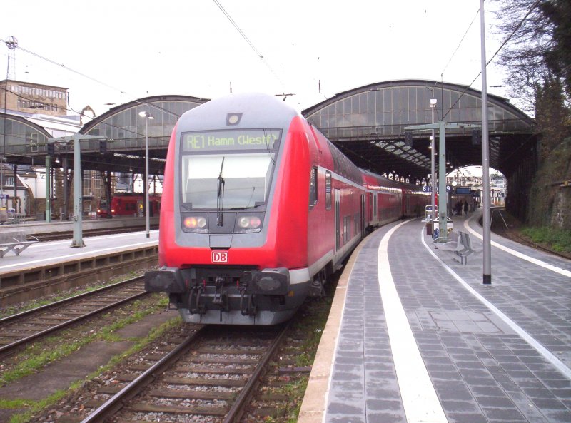 EIn 763.6 Steuerwagen steht als Endwagen des RE 1 in Aachen Hbf. 01.12.2006