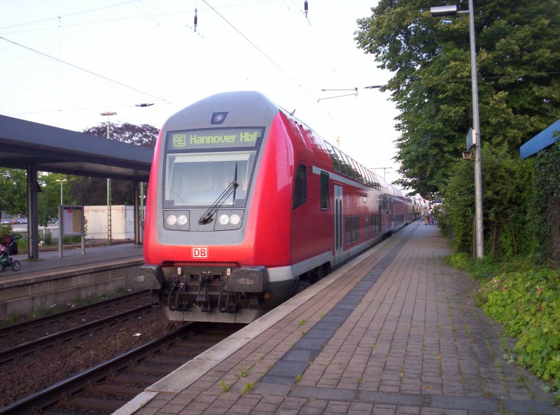 Ein 765.5 am Ende des RE´s aus Nordeich. Dieser Zug fhrt jetzt weiter nach Hanover Hbf. 08.07.2006