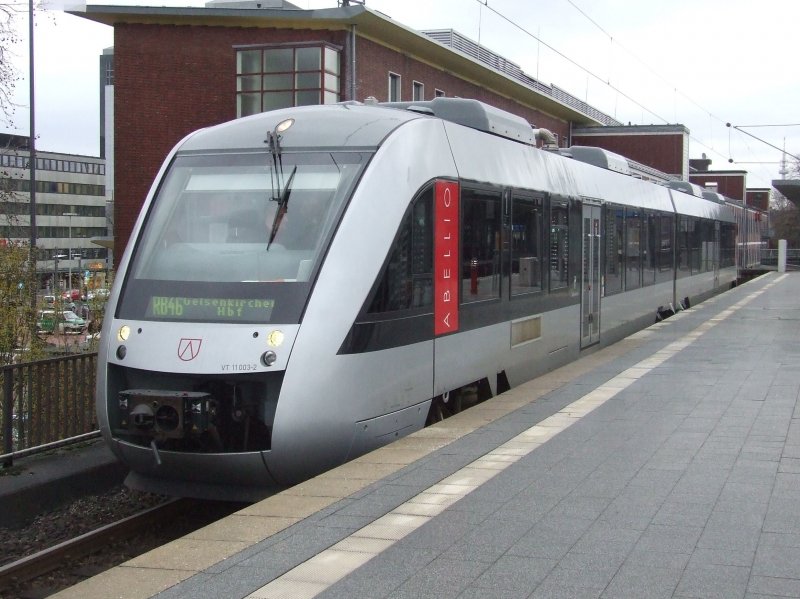 Ein Abellio Lint, der auf der Nokiabahn zwischen Gelsenkirchen Hbf und Bochum Hbf pendelt, steht in Bochum Hbf zur Abfahrt bereit. (06.02.2008)