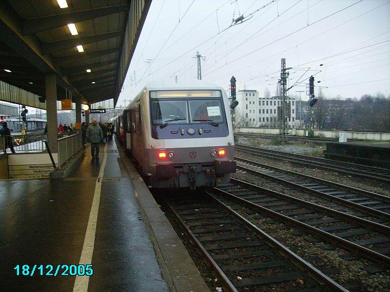 Ein Abellio Steuerwagen wartet in EssenHBF auf seine Abfahrt