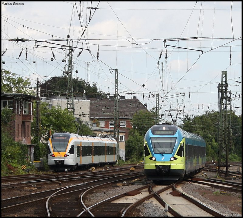 Ein abgestellter Eurobahn-Flirt und der ET017 der Westfalenbahn als WFB39703 aus Osnabrck bei der Einfahrt in Mnster 31.7.2009