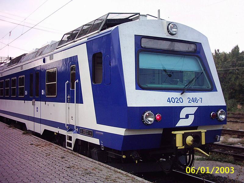 Ein abgestellter Triebwagen der Reihe 4020 am 6.9.03 in Bregenz