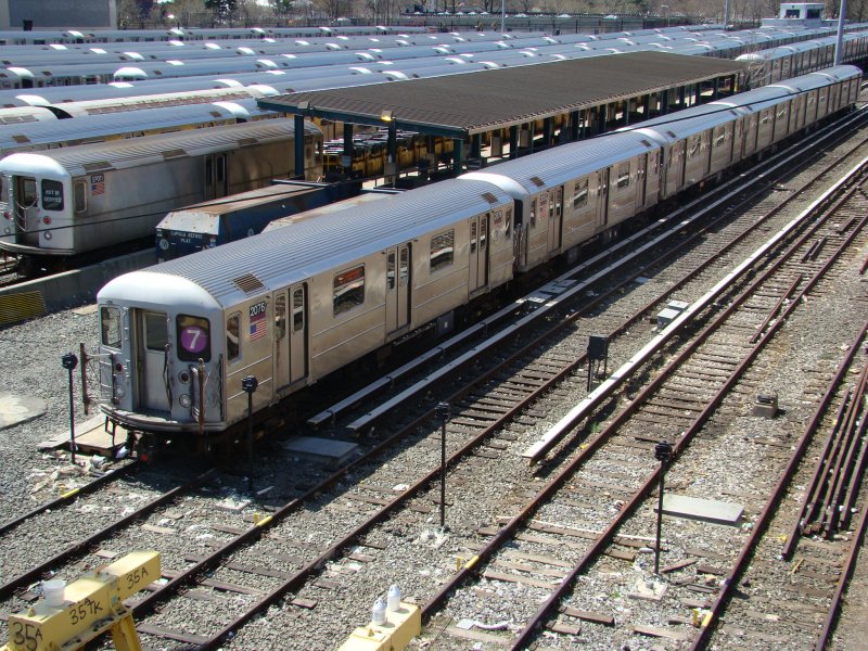 Ein abgestellter U-Bahn Zug am Shea Stadium am 14.04.08