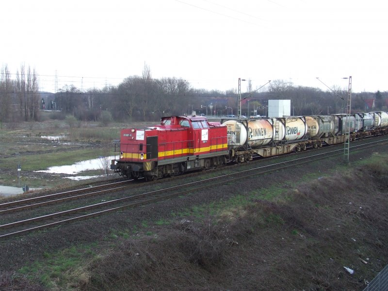 Ein Agent auf Abwegen! 203 007-0 der duisport rail passiert soeben das CentrO in Oberhausen. 8.3.07