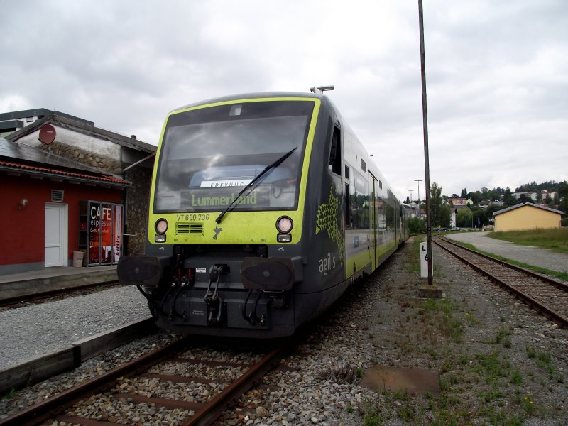Ein Agilis Regio Shuttle wartet am 11.08.12 in Freyung auf neue Fahrgste  
