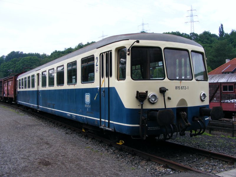 Ein Akkumulator-Steuerwagen der DB-Baureihe 815 im Eisenbahnmuseum in Bochum-Dalhausen am 25. Mai 2008.