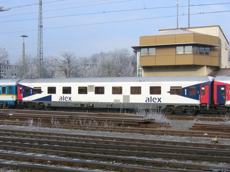 Ein alter 1. Klasse alex Wagen. Aufgenommen am 21.12.2007 in Regensburg.