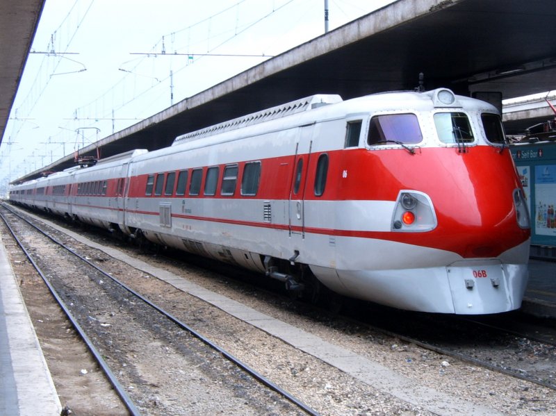 Ein alter ETR 450 Pendolino in Roma Termini am 28.05.2009.