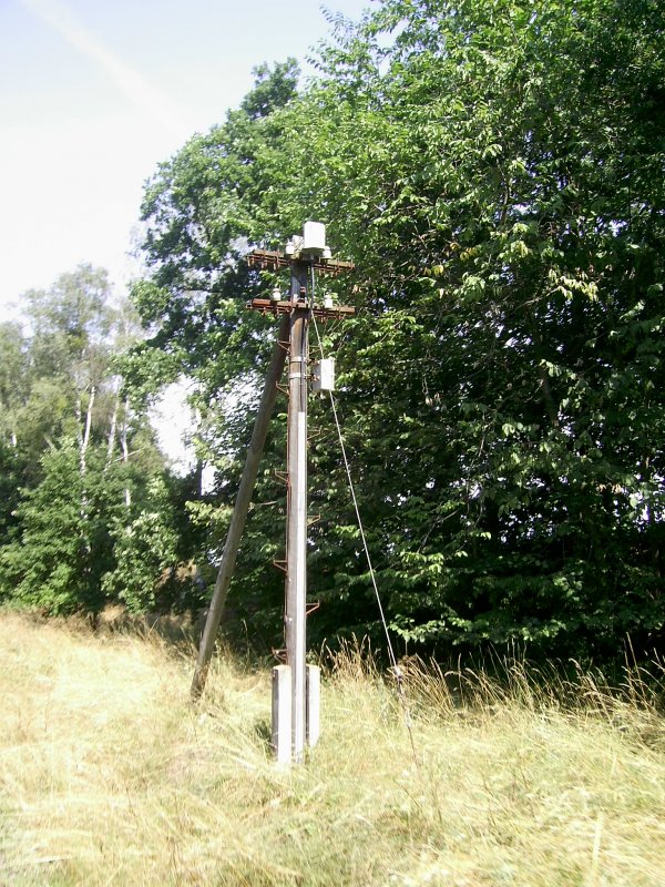 ein alter Mast fr Fernmelder und Leit und Sicherungstechnik