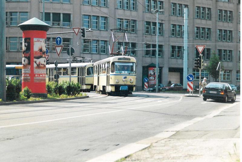 ein alter Tatrazug aus DDR Zeiten, in Fahrt am Listplatz