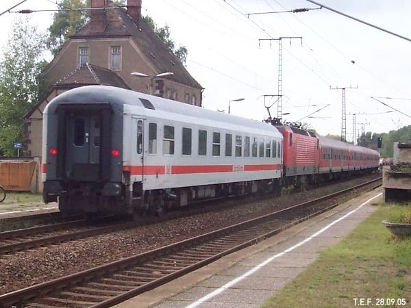 Ein ARkimbz (BordBistro) wird von einem RE von Cottbus nach Leipzig Hbf berfhrt.(28.09.05)