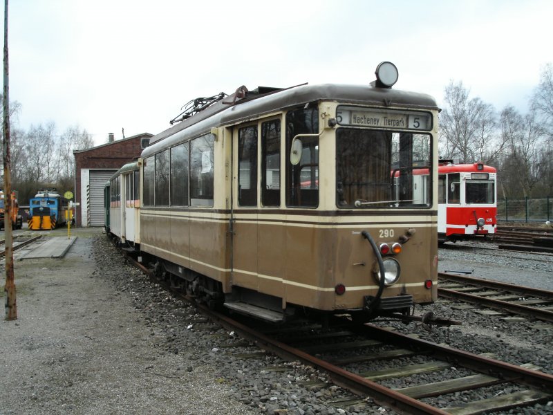 Ein ausgemusterter Aufbautriebwagen der Dortmunder Straenbahn auf dem Mooskamp in Dortmund-Nette am 03.02.2005.