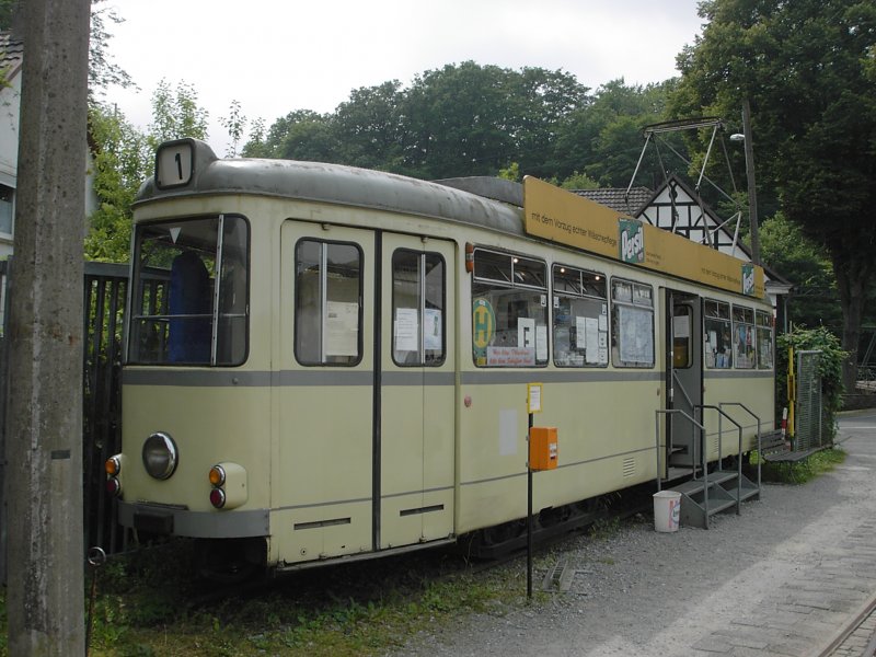 Ein ausgemusterter Gro�raumwagen der Frankfurter Stra�enbahn als Museumsladen der Bergischen Museumsbahnen in Wuppertal am 28.06.2003.