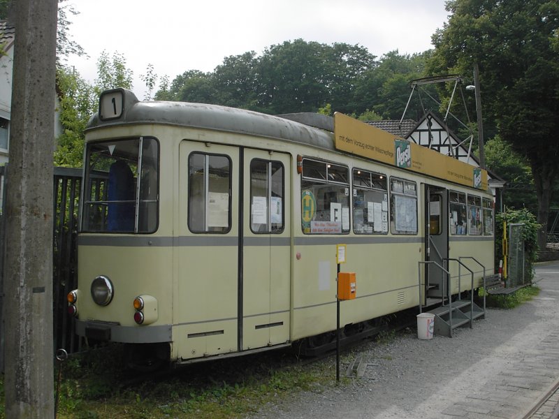Ein ausgemusterter Groraumwagen der Frankfurter Straenbahn als Museumsladen der Bergischen Museumsbahnen in Wuppertal am 28.06.2003.