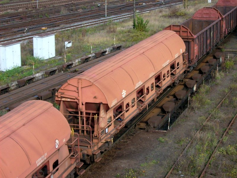 Ein ausl�ndischer Schwenkdachwagen, welchen ich am 28.10.08 gesehen habe, wurde im Rbf Halle/Saale rangiert.