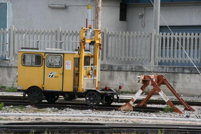 Ein Bahndienstfahrzeug in Salerno; 16.12.2007