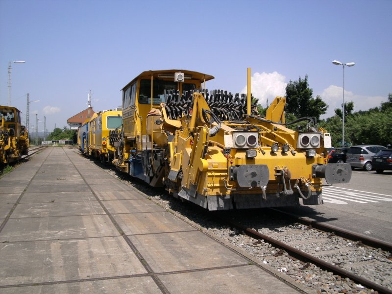 Ein im Bahnhof Denzlingen stehender Bauzug am 25.05.2009.